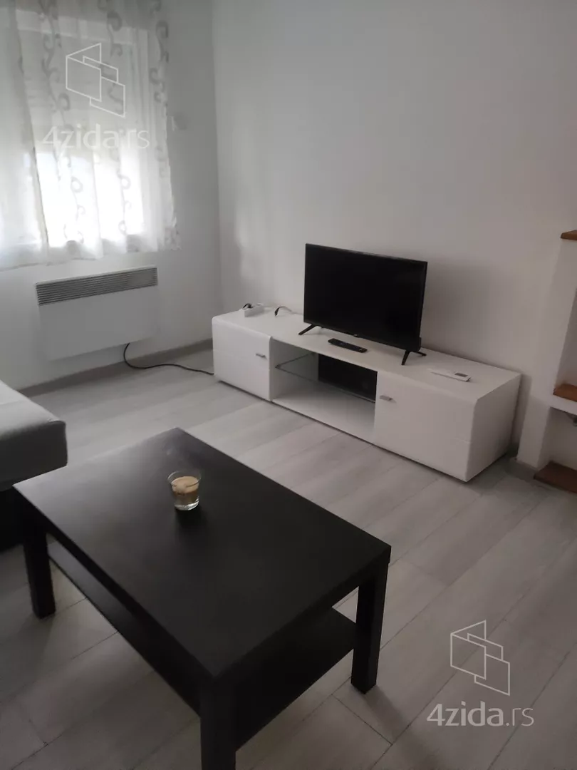 Dvosoban stan za izdavanje, Centar, 350€, 50m² — 2