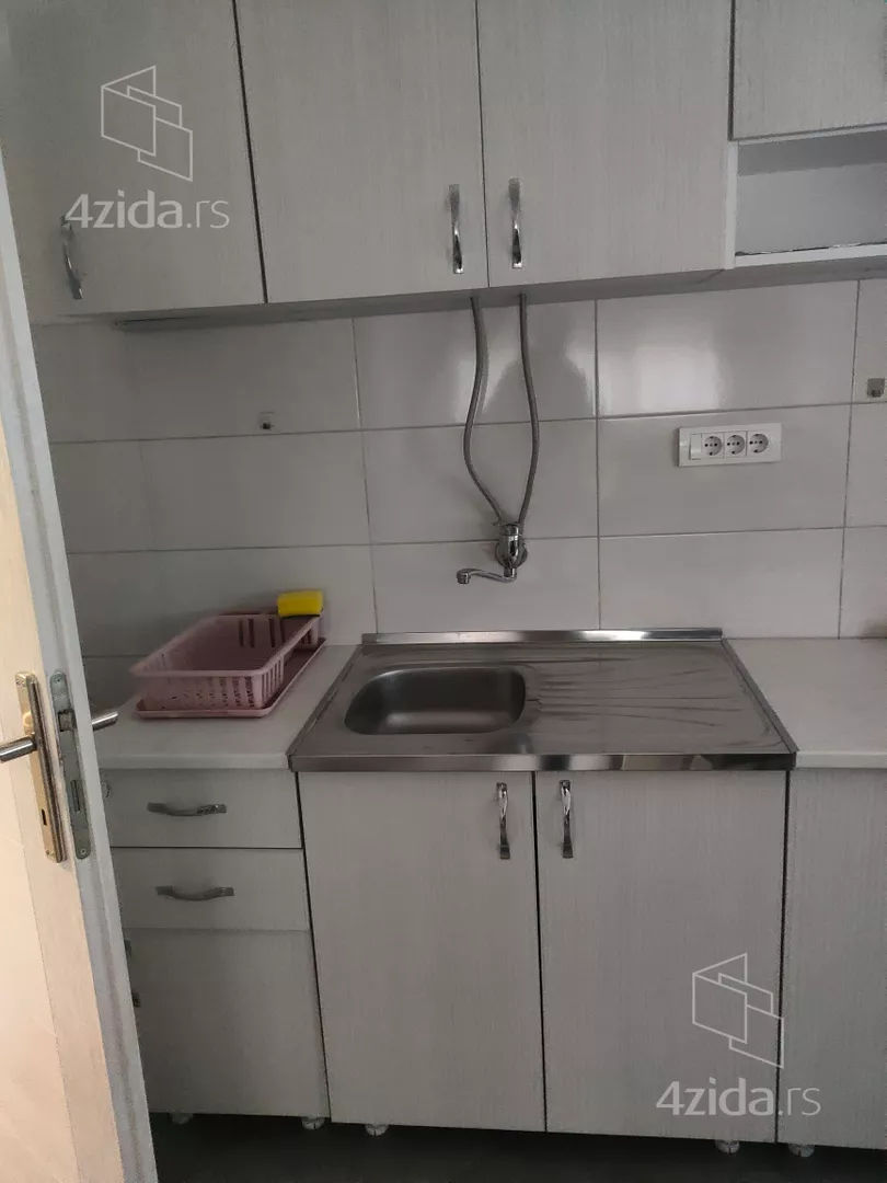 Dvosoban stan za izdavanje, Centar, 350€, 50m² — 3
