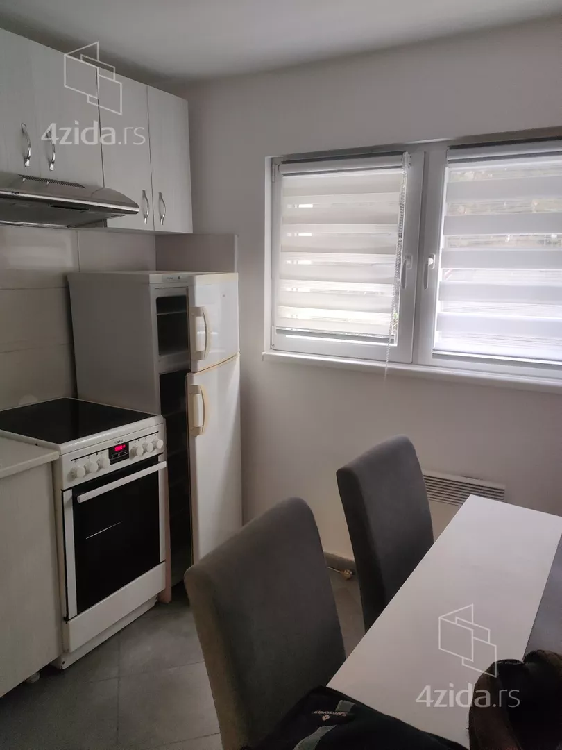 Dvosoban stan za izdavanje, Centar, 350€, 50m² — 5
