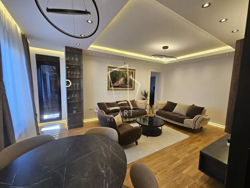 Dvosoban stan za izdavanje, Davida Pajića, 750€, 52m² — 3