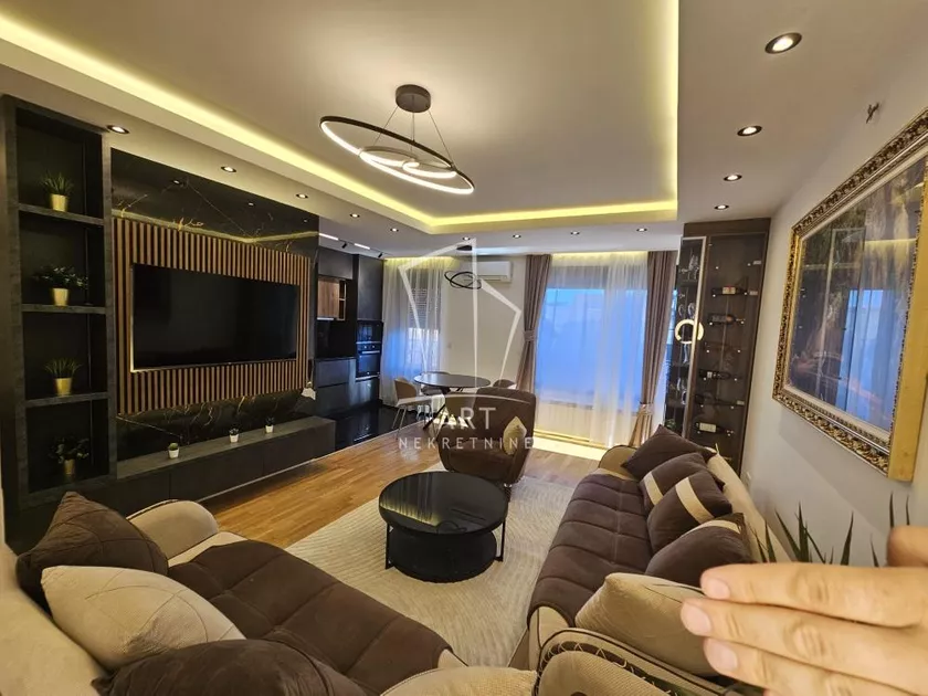 Dvosoban stan za izdavanje, Davida Pajića, 750€, 52m² — 4
