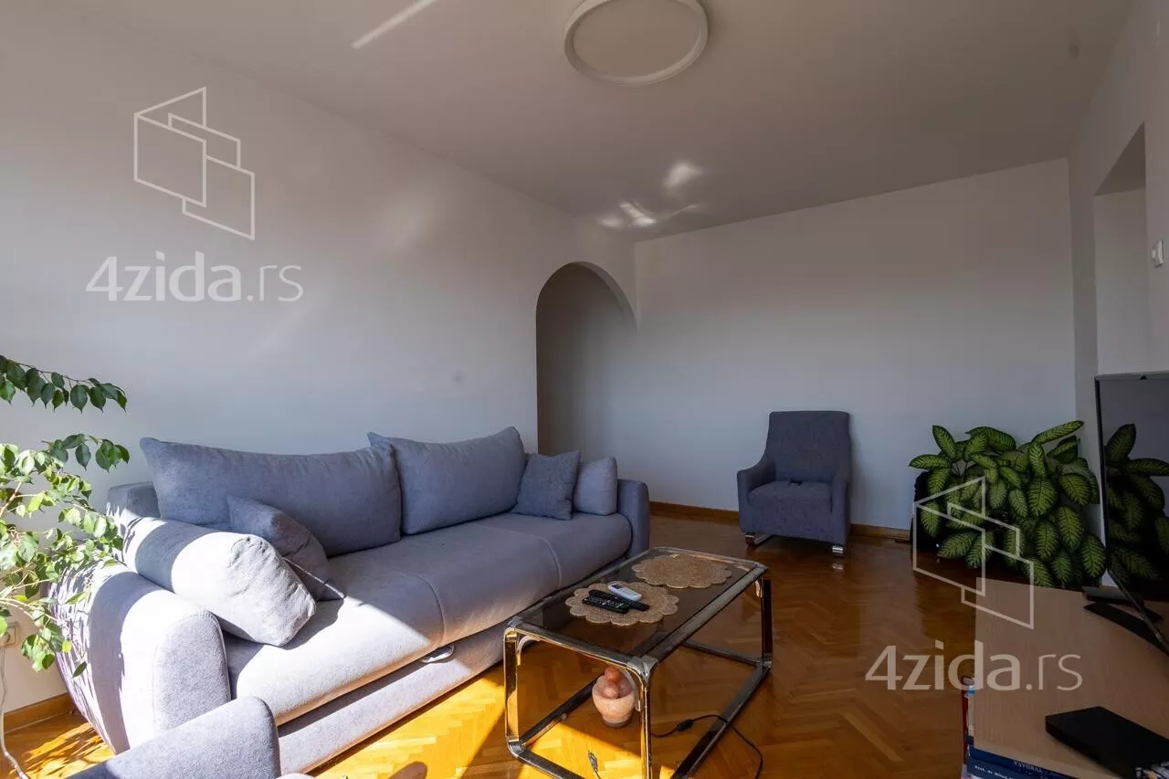 Dvosoban stan za izdavanje, Gospodar-Jovanova 39, 1.200€, 64m² — 4