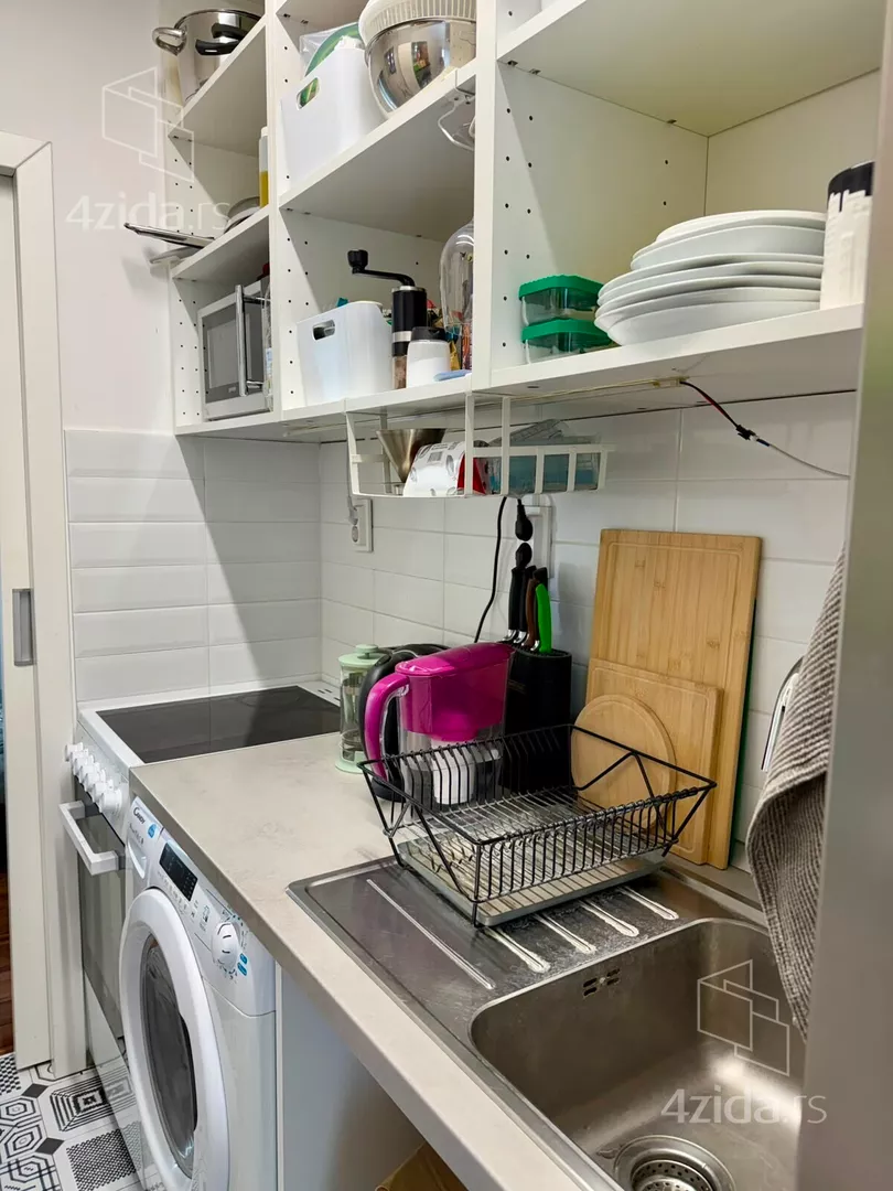 Dvosoban stan za izdavanje, Južni Bulevar 53, 650€, 40m² — 5
