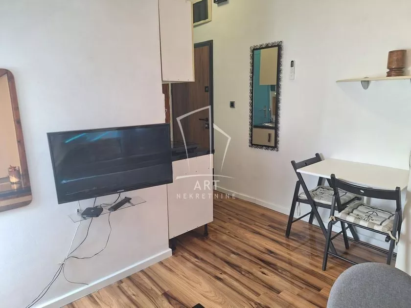Dvosoban stan za izdavanje, Kneza Mihaila, 600€, 42m² — 5
