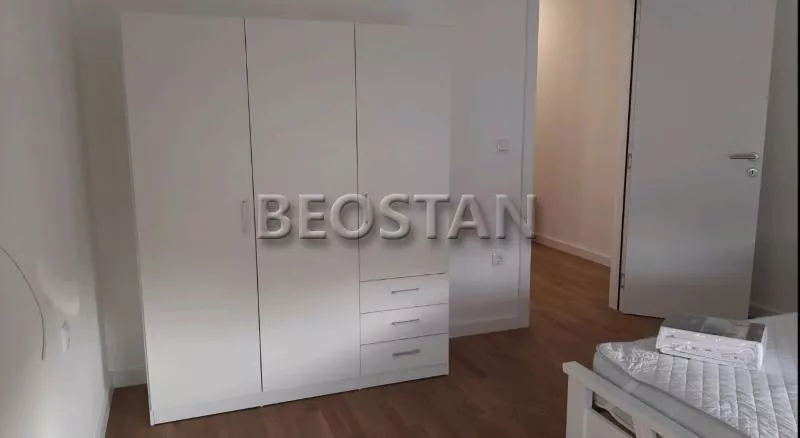 Dvosoban stan za izdavanje, Novobeogradskih Graditelja 20, 370€, 50m² — 3