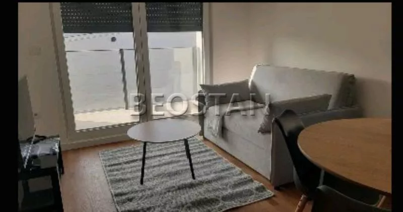 Dvosoban stan za izdavanje, Novobeogradskih Graditelja 20, 370€, 50m² — 4