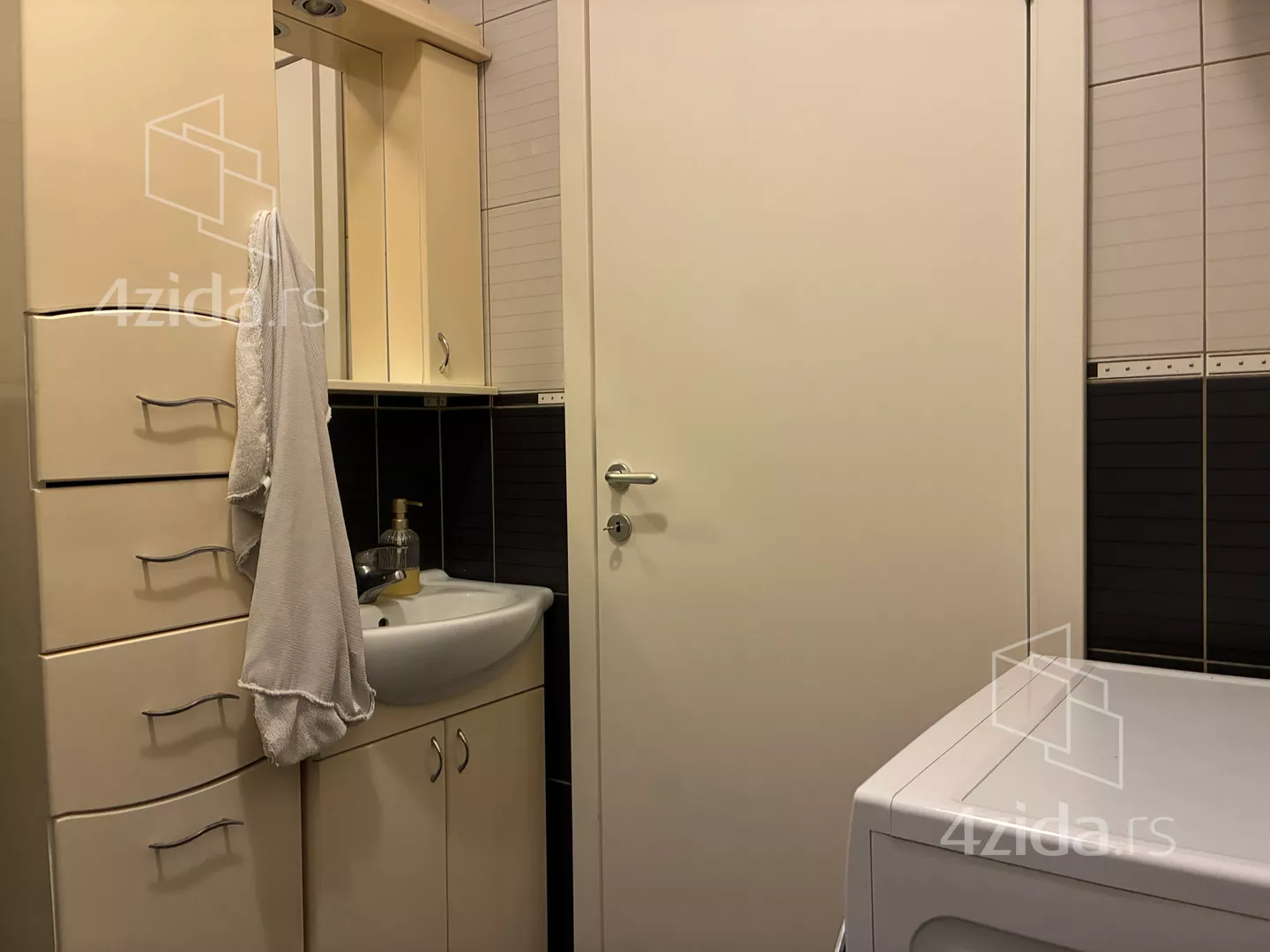 Dvosoban stan za izdavanje, Đoke Krstića 3, 420€, 42m² — 4