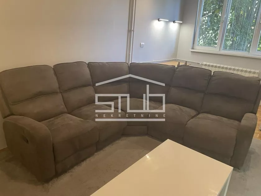 Dvosoban stan za izdavanje, Poručnika Spasića I Mašere, 400€, 51m² — 2