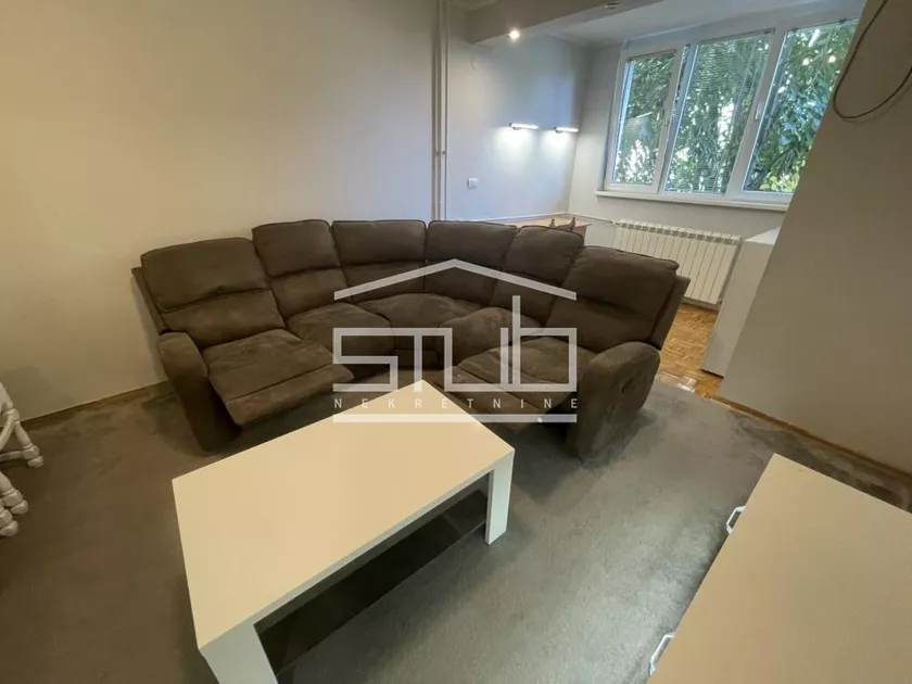 Dvosoban stan za izdavanje, Poručnika Spasića I Mašere, 400€, 51m² — 4