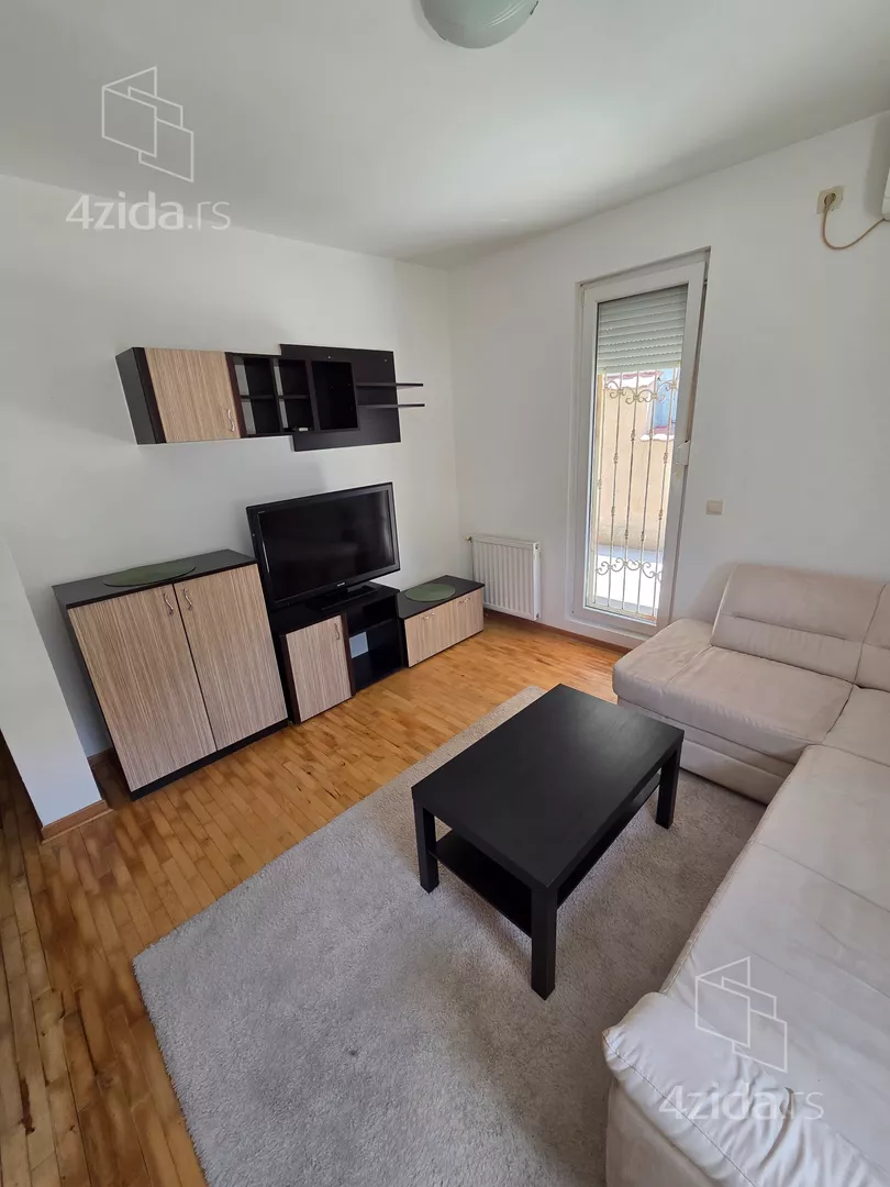 Dvosoban stan za izdavanje, Svetislava Ristića 1b, 300€, 45m² — 2