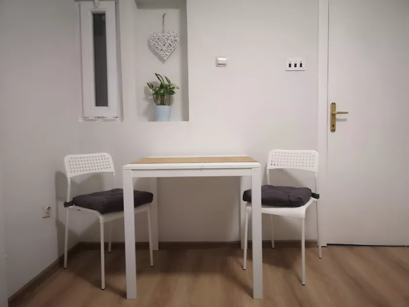 Dvosoban stan za izdavanje, Tošin Bunar 9, 450€, 45m² — 5