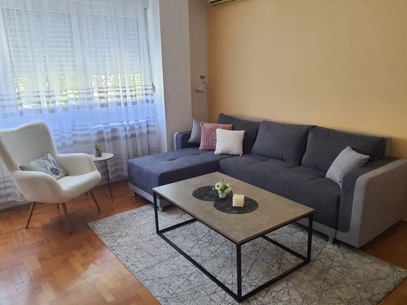 Dvosoban stan za izdavanje, Učiteljsko Naselje, 500€, 50m² — 3