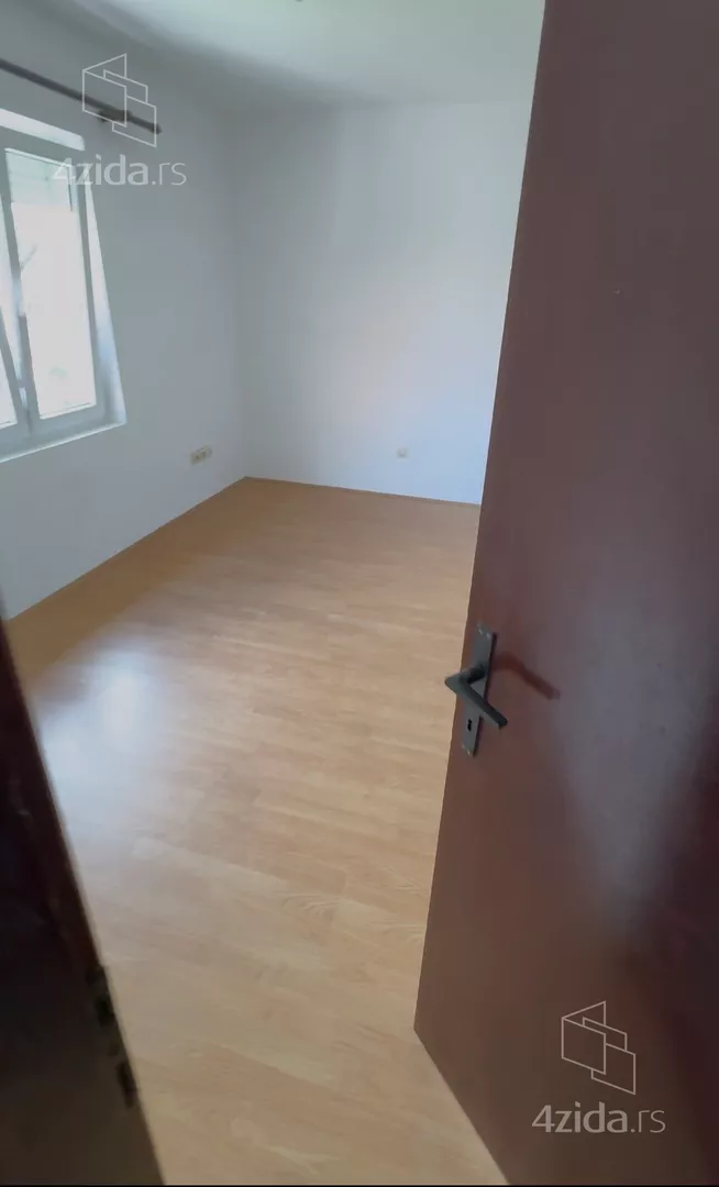 Dvosoban stan za izdavanje, Uzdinska 4A, 400€, 50m² — 5