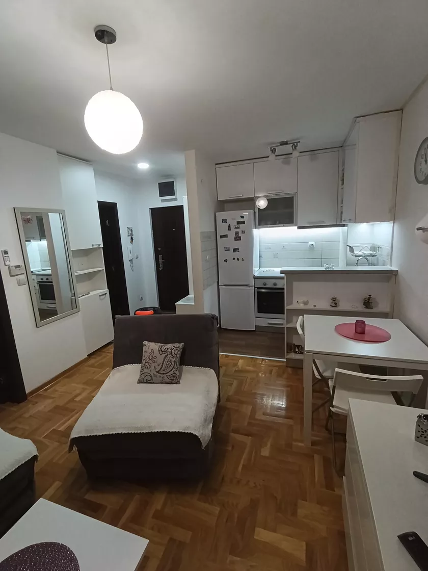 Dvosoban stan za izdavanje, Vojvode Vlahovića Zvezdara, 500€, 49m² — 3