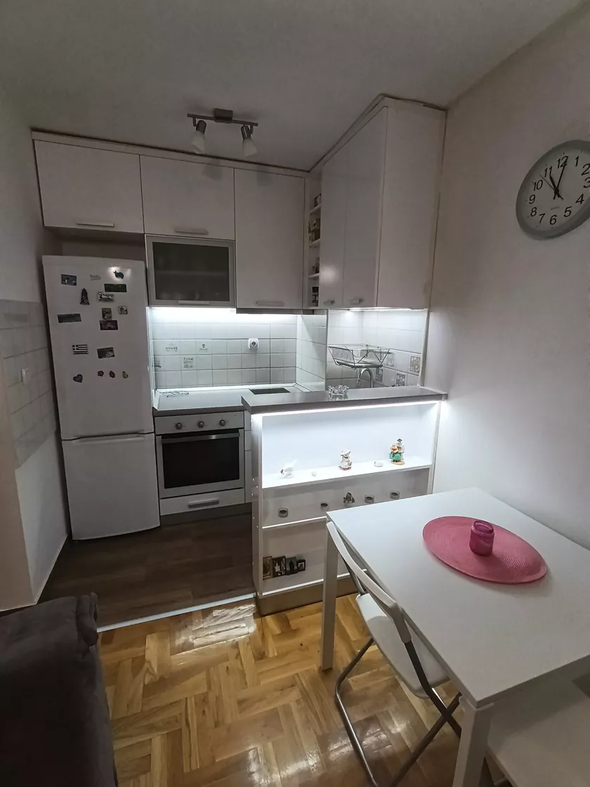 Dvosoban stan za izdavanje, Vojvode Vlahovića Zvezdara, 500€, 49m² — 4