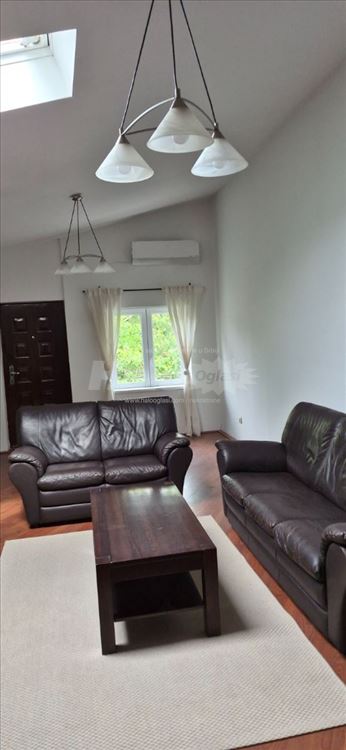 Dvosoban stan,90m2,centar Zemuna — 2