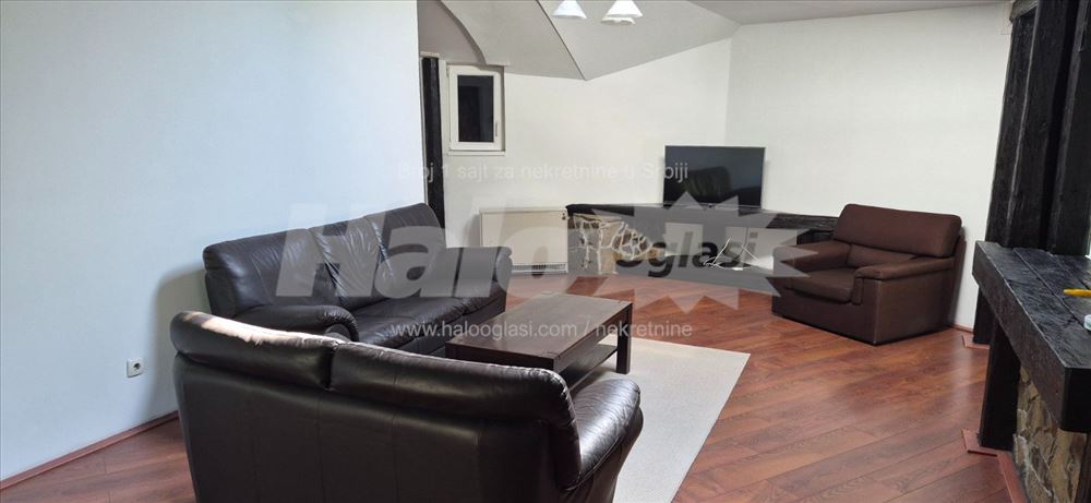 Dvosoban stan,90m2,centar Zemuna — 3
