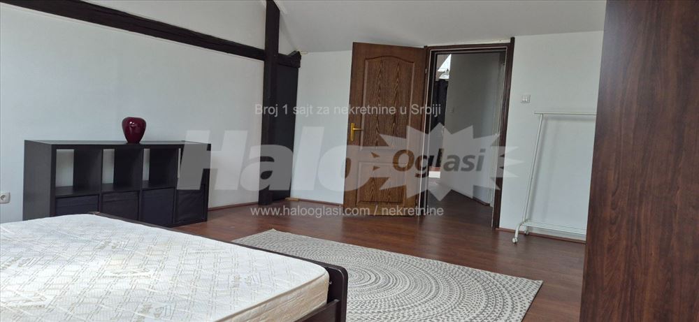 Dvosoban stan,90m2,centar Zemuna — 12