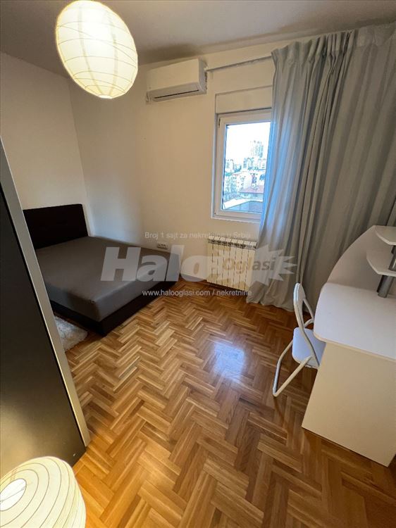 Dvosoban stan,sa velikom balkonskom terasom — 11