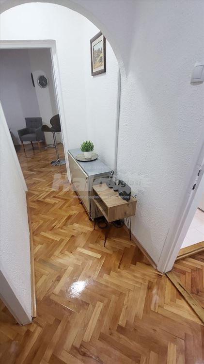 Dvosoban,centar Banovog brda,pogledati video klip — 13