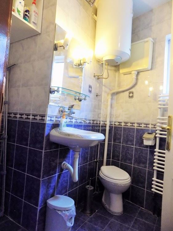 Ekonomski fakultet, idealan za 3 studenta,namešten — 4