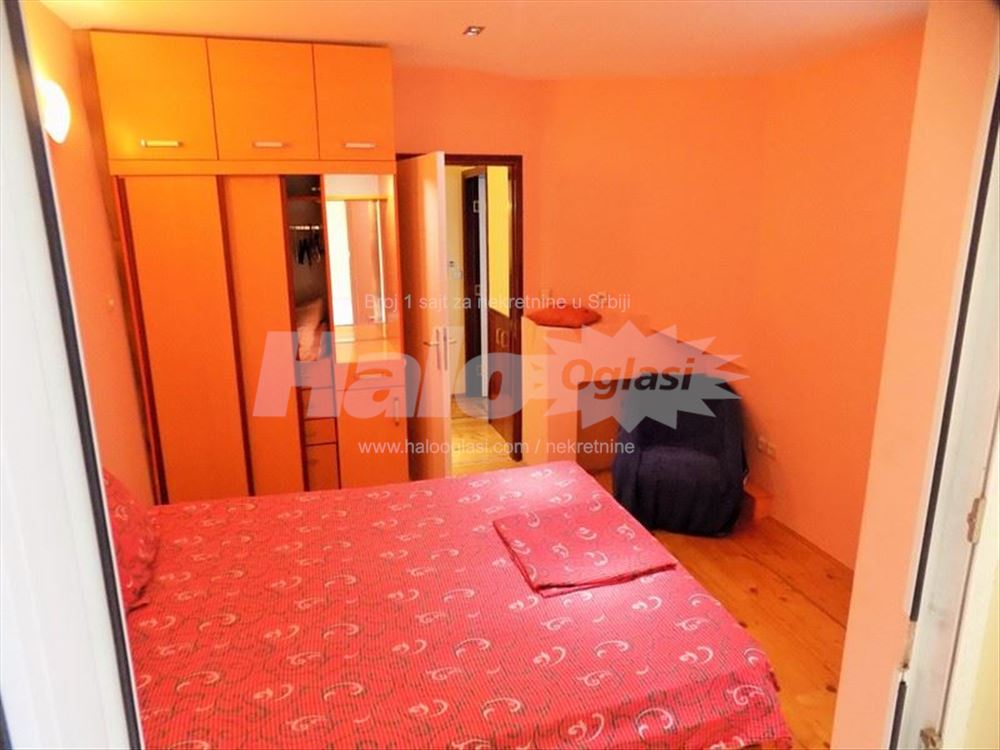Ekonomski fakultet, idealan za 3 studenta,namešten — 6