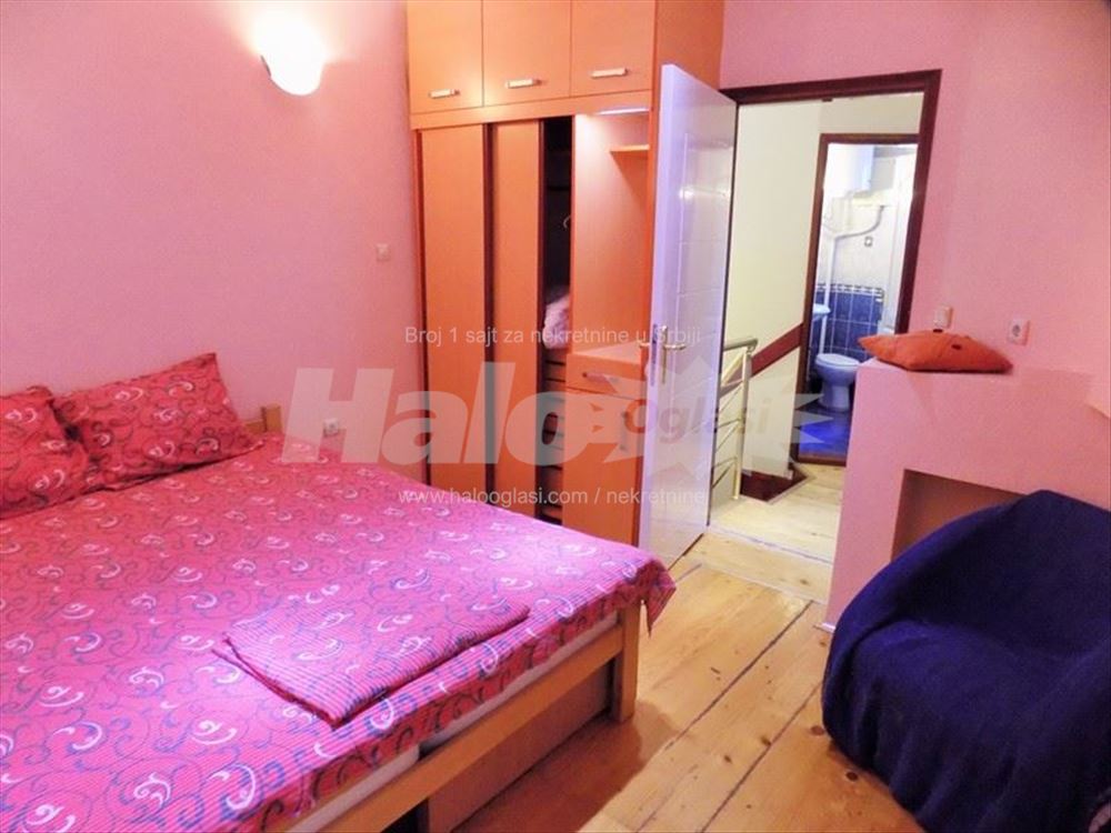 Ekonomski fakultet, idealan za 3 studenta,namešten — 7