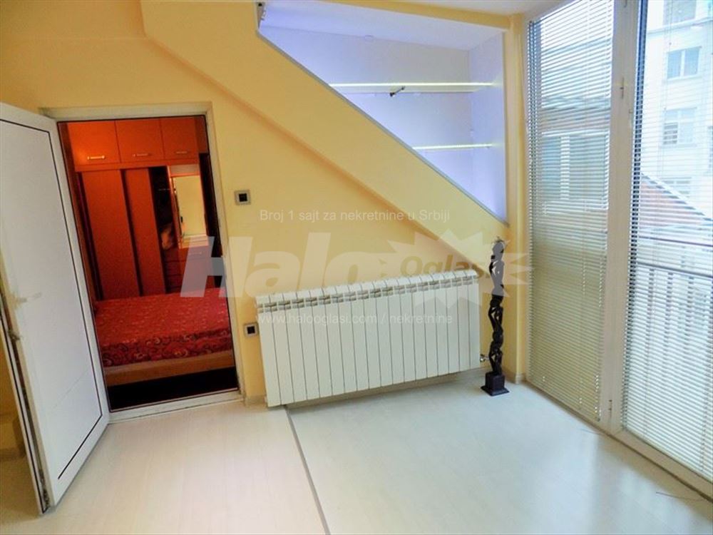 Ekonomski fakultet, idealan za 3 studenta,namešten — 8
