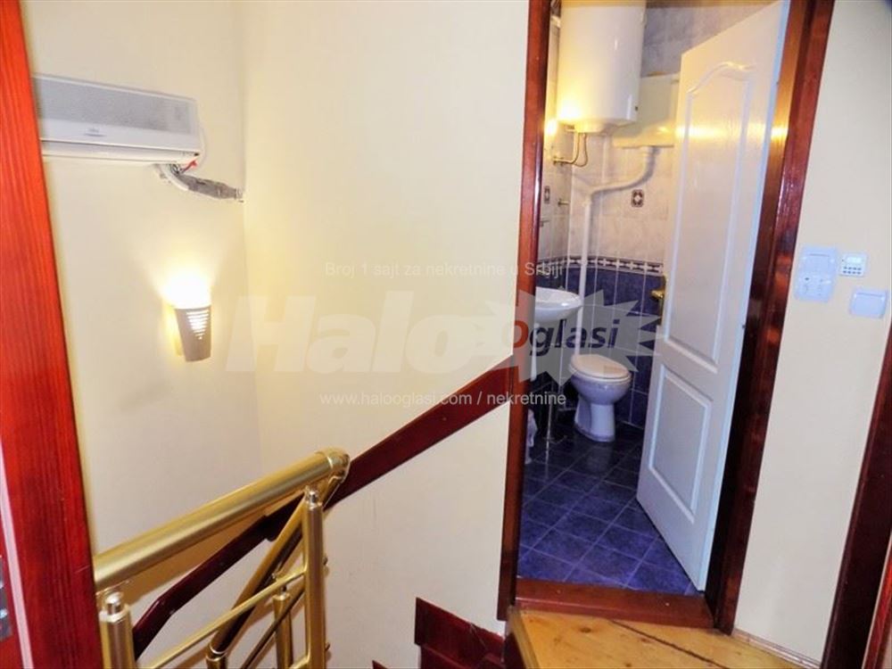 Ekonomski fakultet, idealan za 3 studenta,namešten — 9
