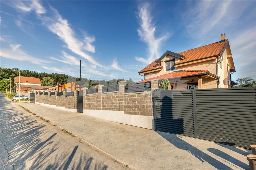 Ekskluzivna kuća pored Lipovačke šume sa bazenom i — 4