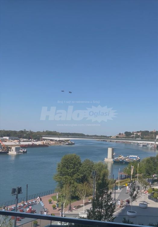Eksluzivan stan sa najlepšim pogledom na reku — 2