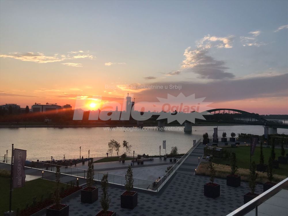 Eksluzivan stan sa najlepšim pogledom na reku — 7