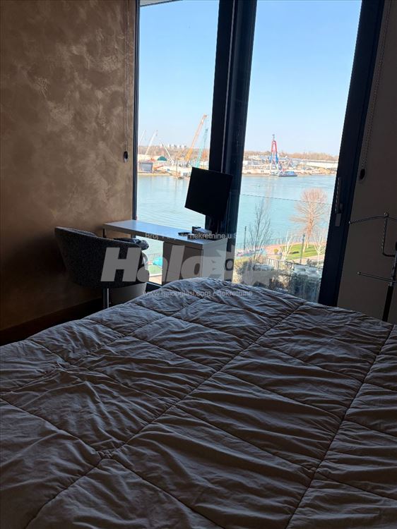 Eksluzivan stan sa najlepšim pogledom na reku — 12