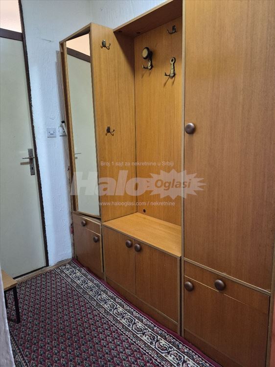 Železnik,kod škole Stefan Dečanski.48m² — 12