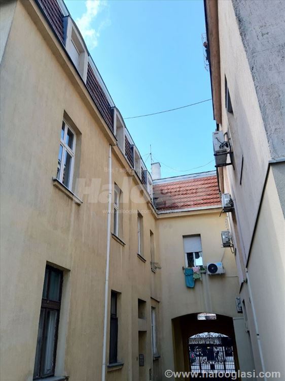 Četvorosoban stan — 12