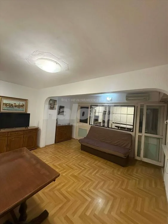 Četvorosoban stan sa terasom u Zemunu — 2