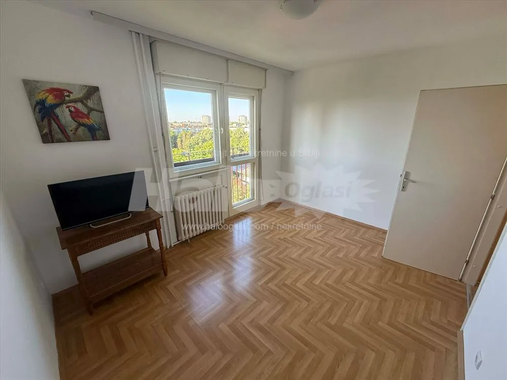 Četvorosoban stan sa terasom u Zemunu — 9