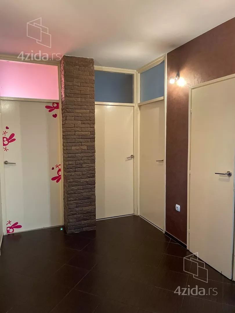 Četvorosoban stan za izdavanje, Bulevar Arsenija Čarnojevića 173, 850€, 92m² — 3