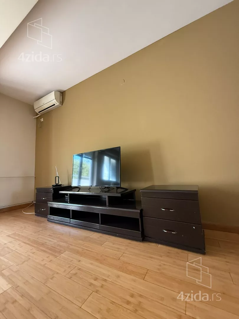Četvorosoban stan za izdavanje, Hektorovićeva, 1.000€, 138m² — 2