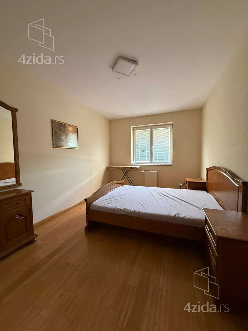 Četvorosoban stan za izdavanje, Hektorovićeva, 1.000€, 138m² — 3