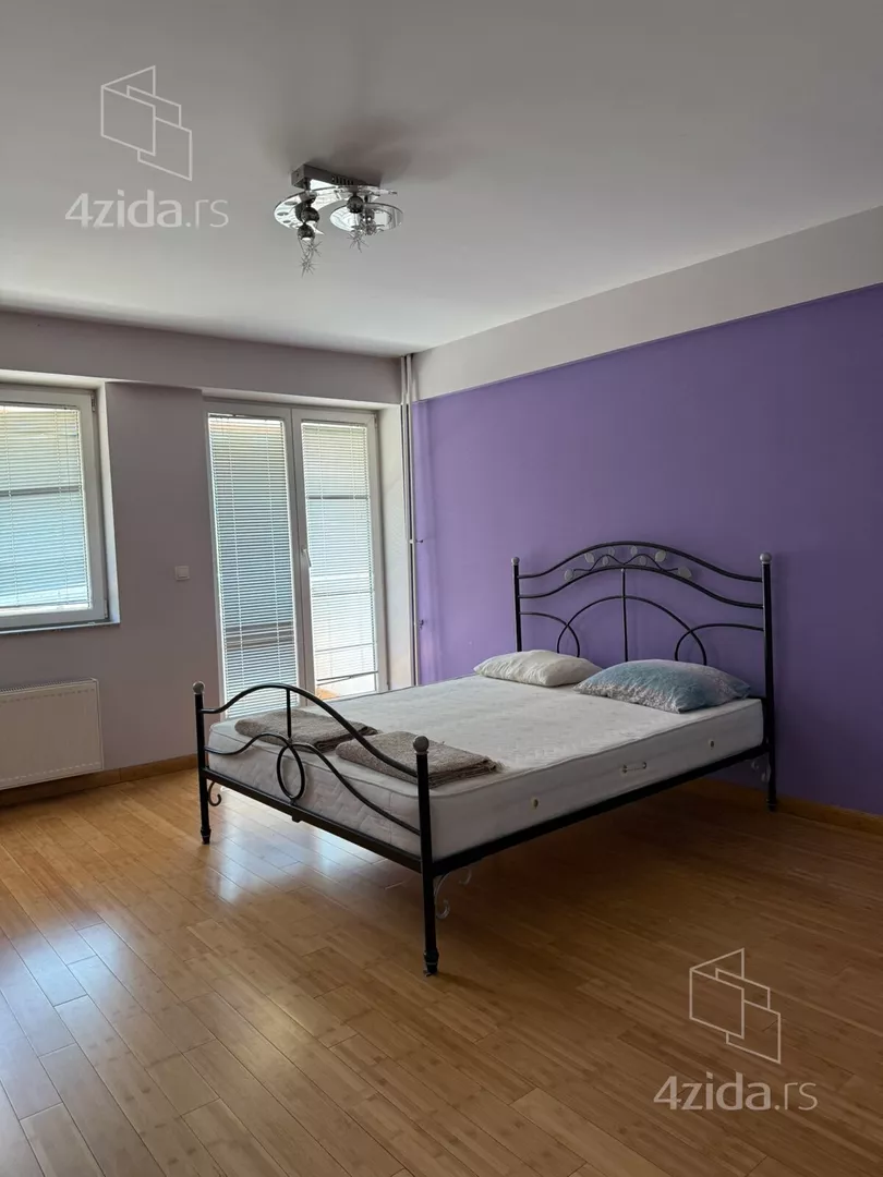 Četvorosoban stan za izdavanje, Hektorovićeva, 1.000€, 138m² — 4