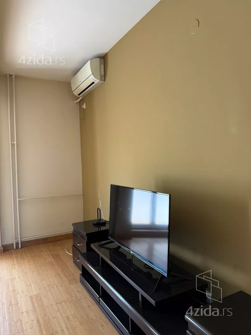 Četvorosoban stan za izdavanje, Hektorovićeva, 1.000€, 138m² — 12