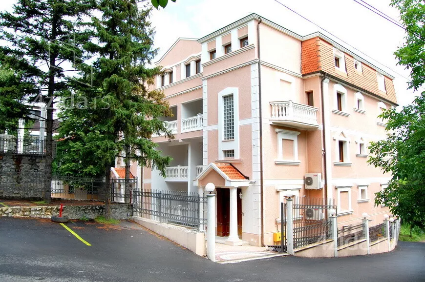 Četvorosoban stan za izdavanje, Jevrema Grujića, 1.100€, 106m² — 2
