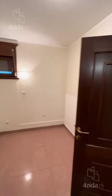Četvorosoban stan za izdavanje, Jevrema Grujića, 1.100€, 106m² — 8