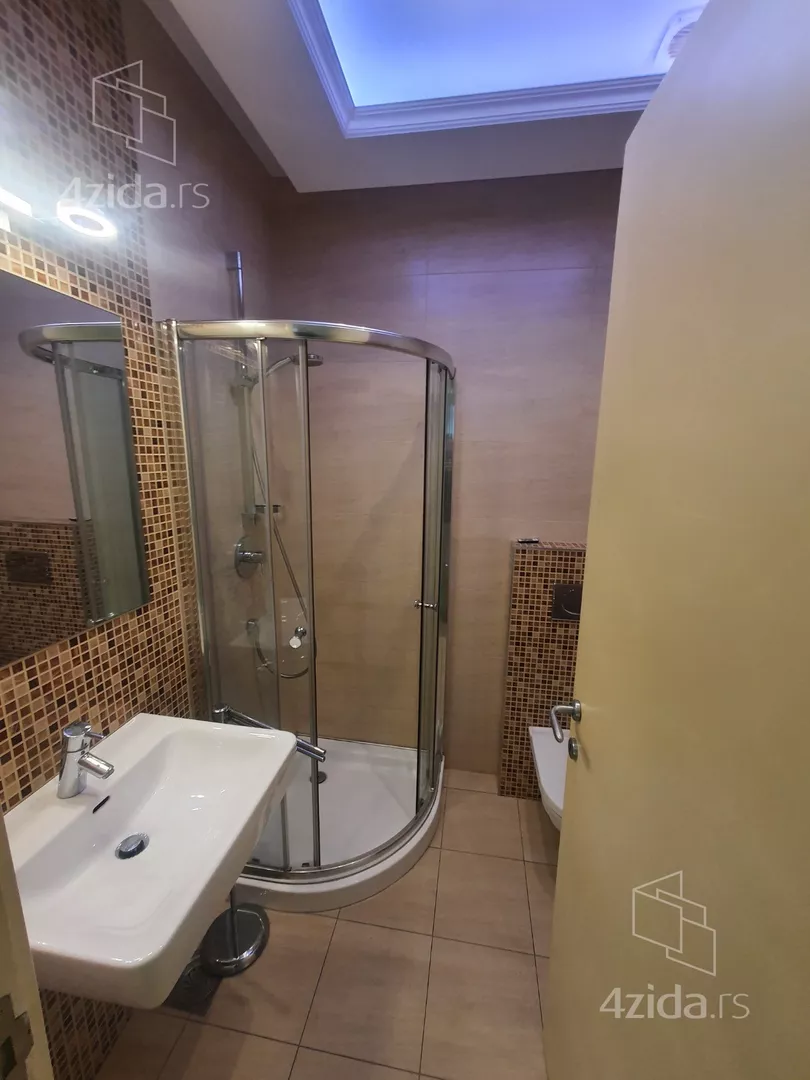 Četvorosoban stan za izdavanje, Velisava Vulovića 15, 2.400€, 148m² — 8