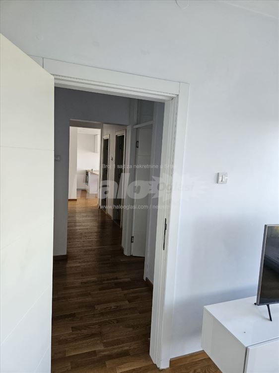 Četvrosoban stan ,Blok 28, 83m2 — 3