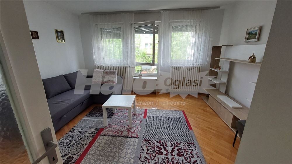 Filmski grad, cg, odličan, namešten — 6