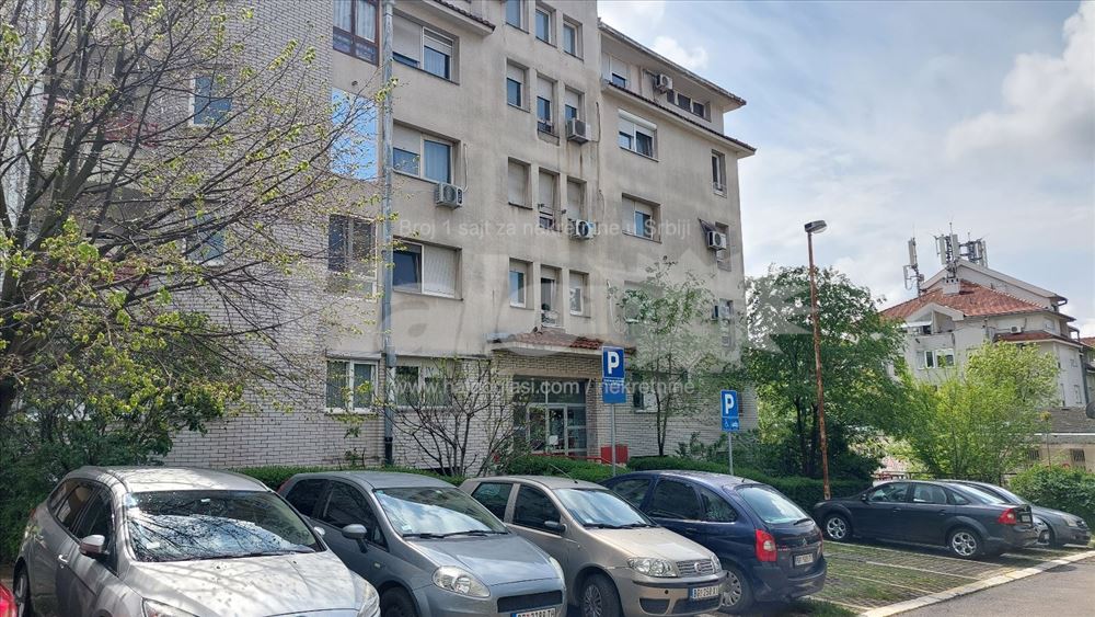 Filmski grad, cg, odličan, namešten — 11
