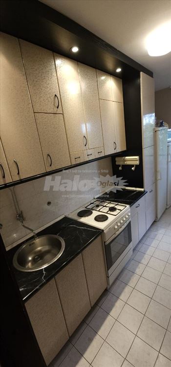 Filmski grad,komforan,kompletno namešten stan,60m² — 5