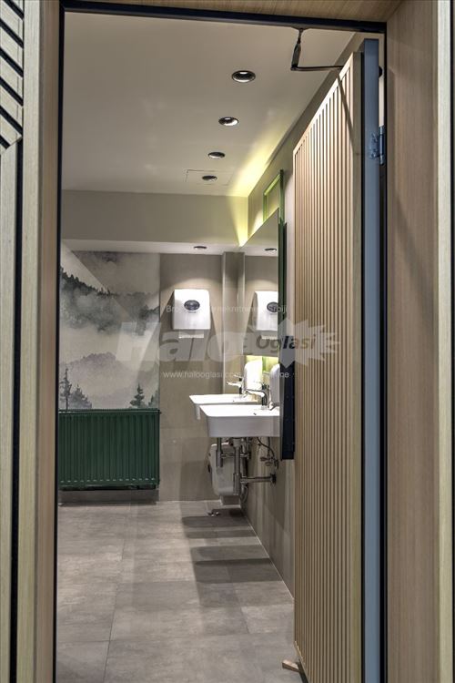 Fully equipped and furnished/managed space — 6